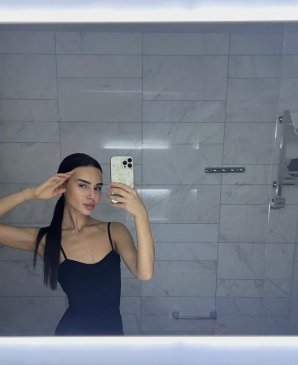 Виктория, 18