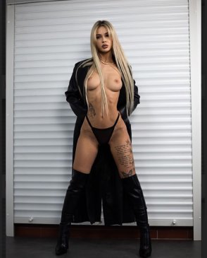 Виктория, 21