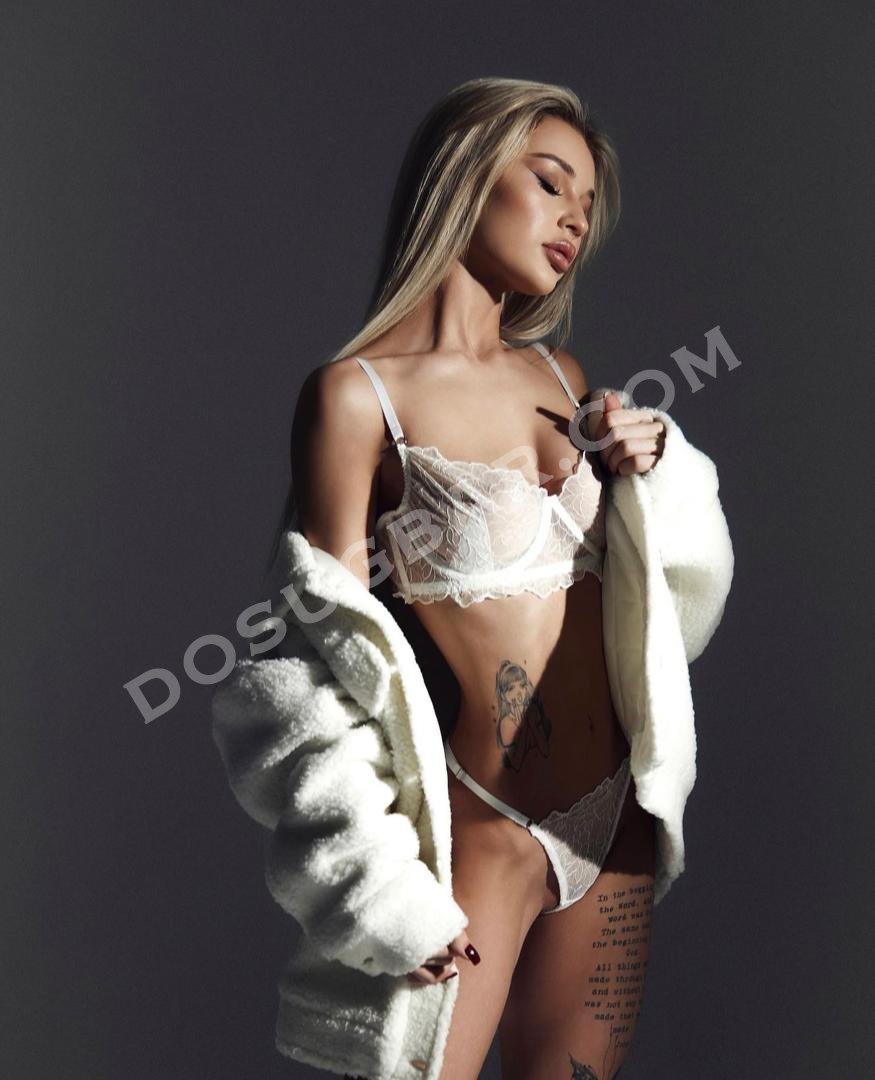 Виктория, 21